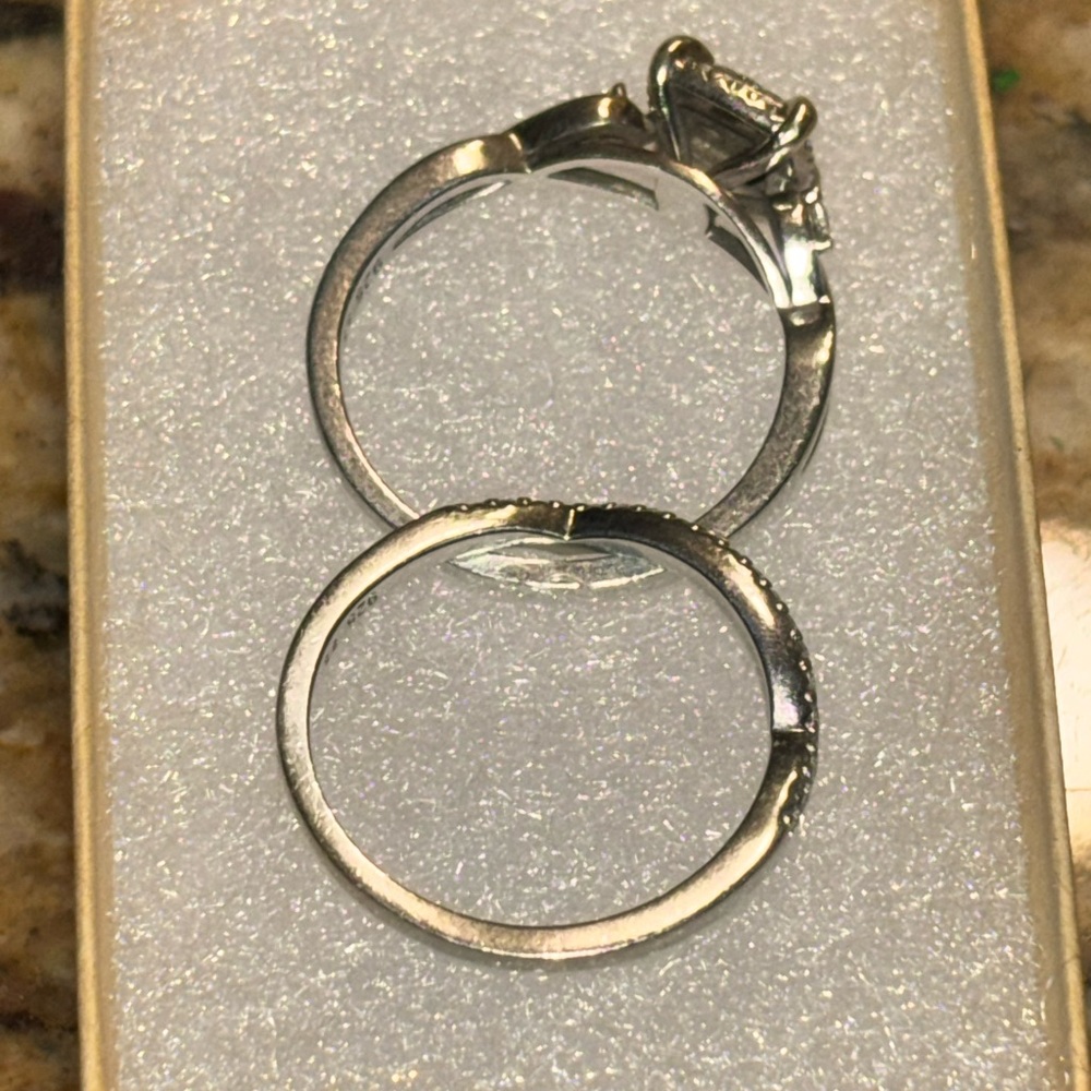 Elegant Silver Diamond Ring Set - Picture 8 of 9